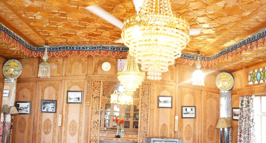 Shah Parie Houseboat, Srinagar 3